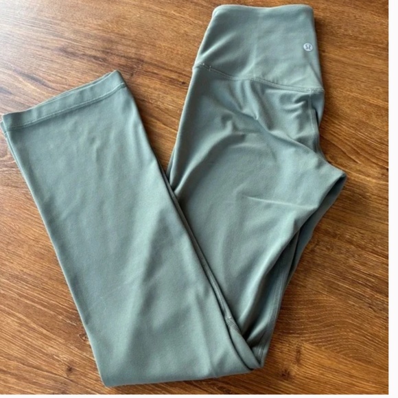 Lululemon Align Mini Flare Pant High Rise Short 30” - Smoked Spruce (Size 4) - Picture 4 of 9